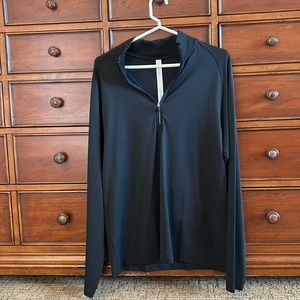 Never worn, men’s Lululemon quarter zip